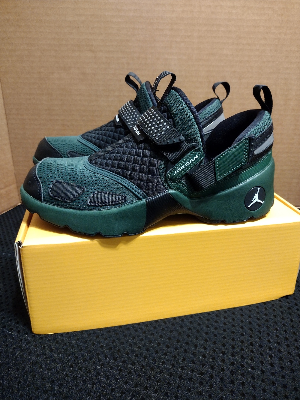 Nike Air Jordan Women's 8-8.5 Trunner LX Fir Green/Black